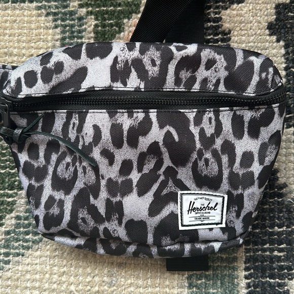Herschel Supply Co snow leopard belt bag - Picture 2 of 6